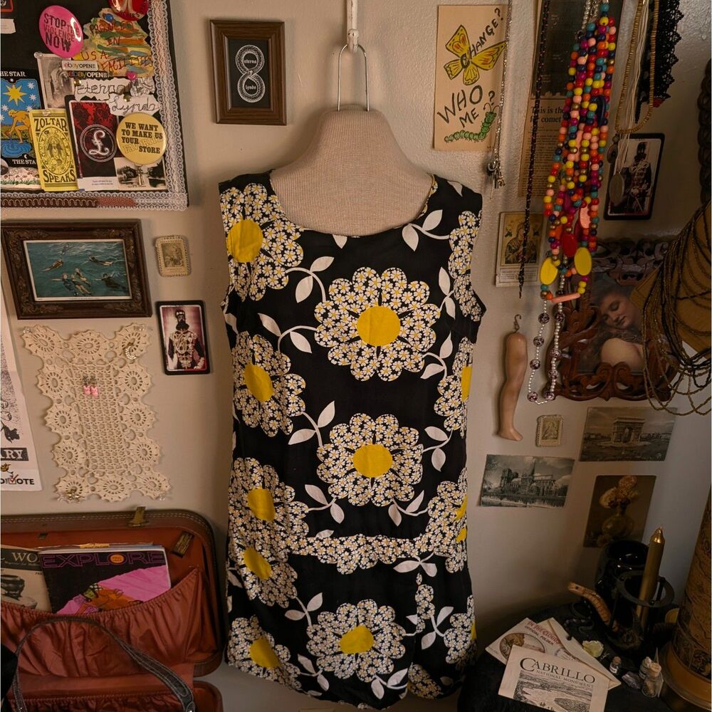 Vintage 60s Daisy Print Playsuit Romper Women's Medium Black Yellow